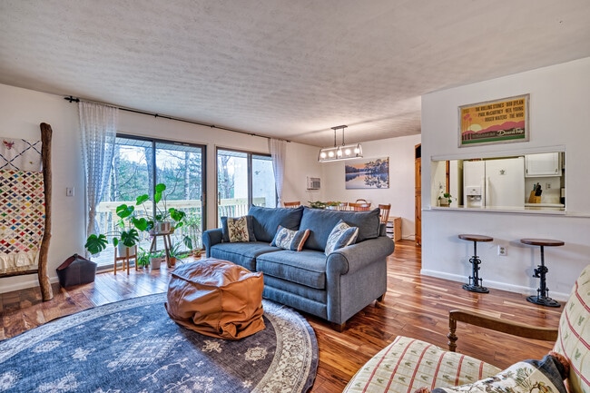 Building Photo - 37 Dogwood Knob