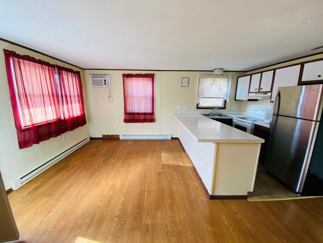 Living room/kitchen - 304 26th St