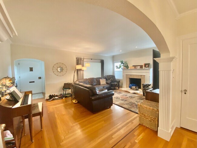 Foto del edificio - 342 W Chapman Ave