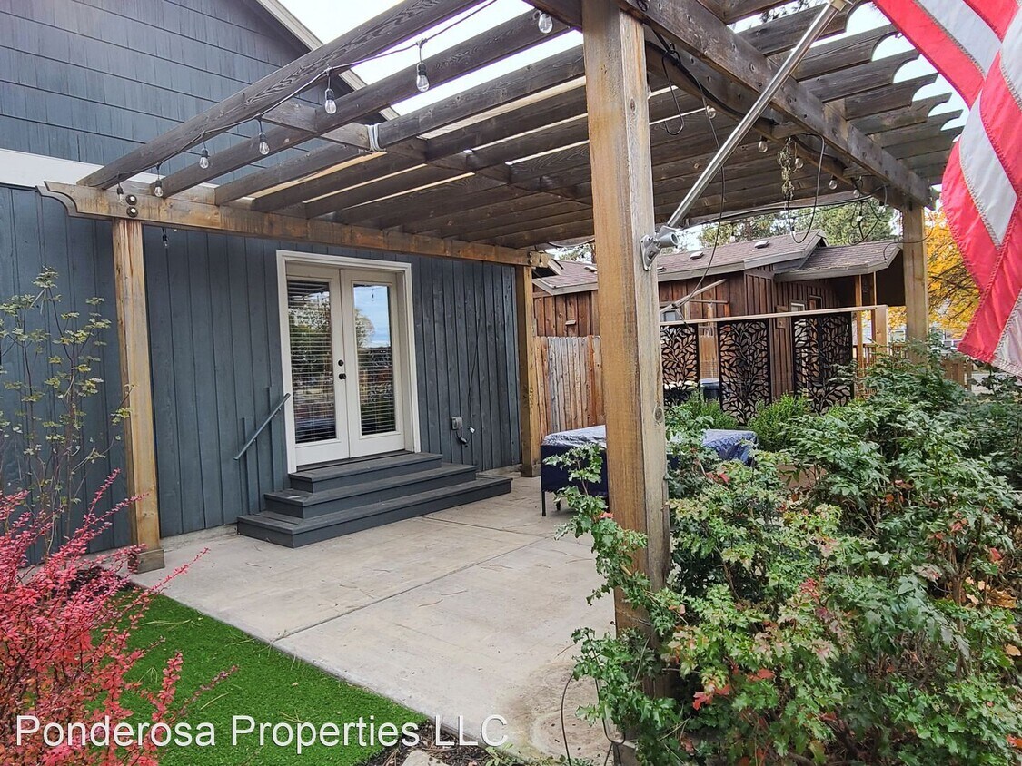 2 br, 2.5 bath House 325 E Washington Ave House Rental in Sisters, OR