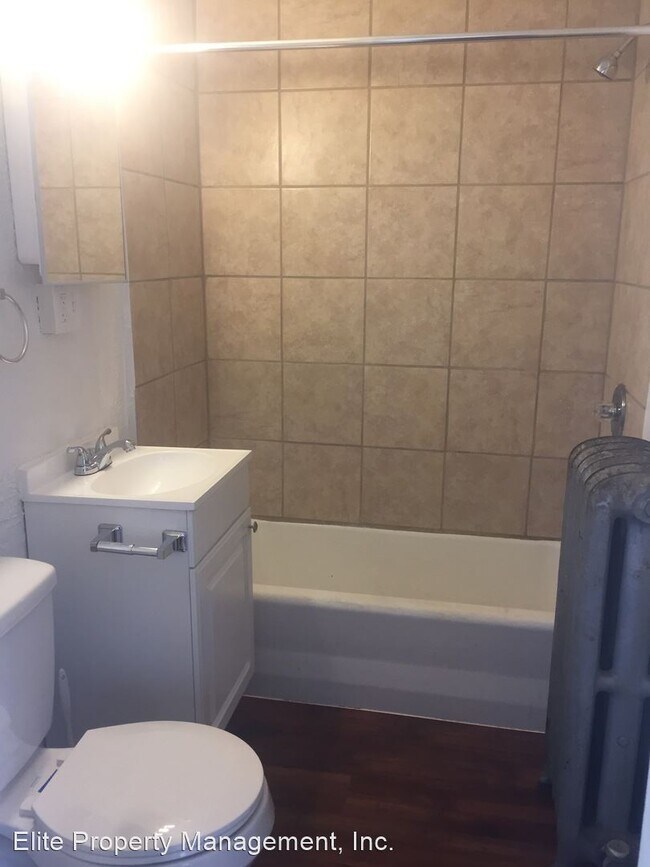 Foto del edificio - 3 br, 1 bath House - 122 N. Duke St., #2