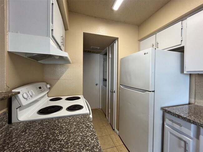 Foto del edificio - 2750 Holly Hall St