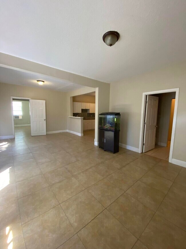 Foto del edificio - 3721 Henry Ave