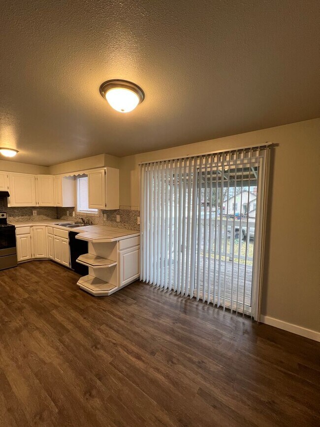 Foto del edificio - 328-328 E Wabash Ave