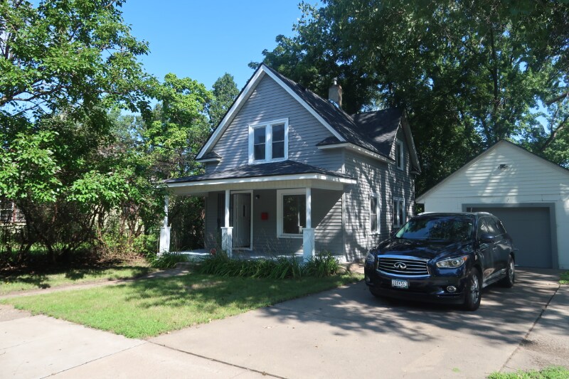 Primary Photo - 2300 NE Madison St