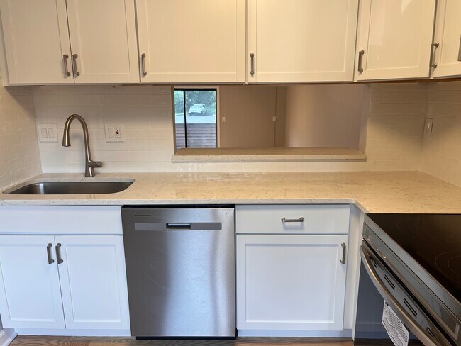 Foto del edificio - 108 Cedar Knolls Dr