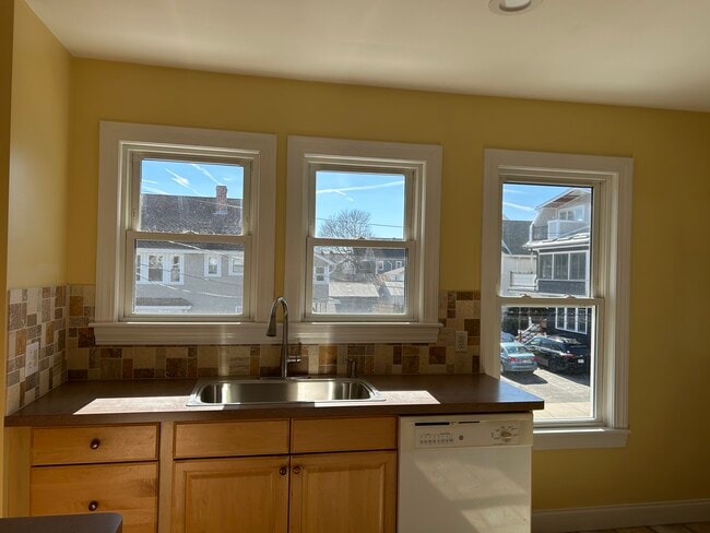 kitchen - 182 Palmer St