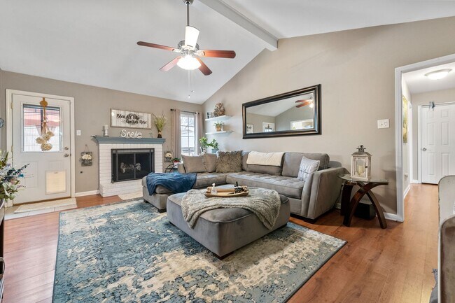 Building Photo - Fully furnished Sherwood Oasis