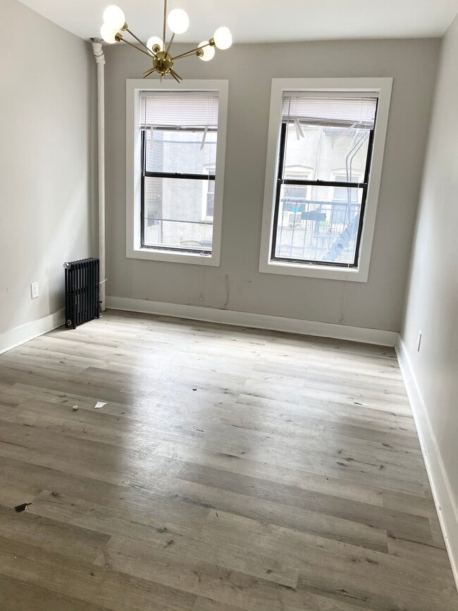 Building Photo - 413 54th St