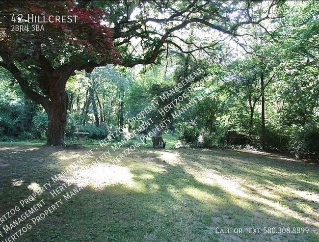 Building Photo - Charming Rural Oasis in the Heart of the City
