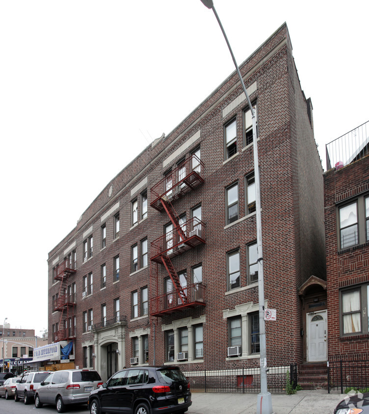 Primary Photo - Parocean Apartments
