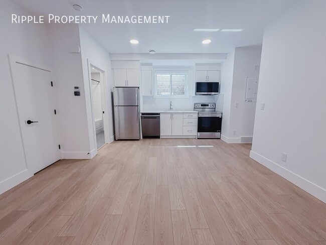 Building Photo - AMAZING 2 BEDS, 1 BATHS MULTIPLEX | AIR CONDITIONING & WINDOW COVERINGS