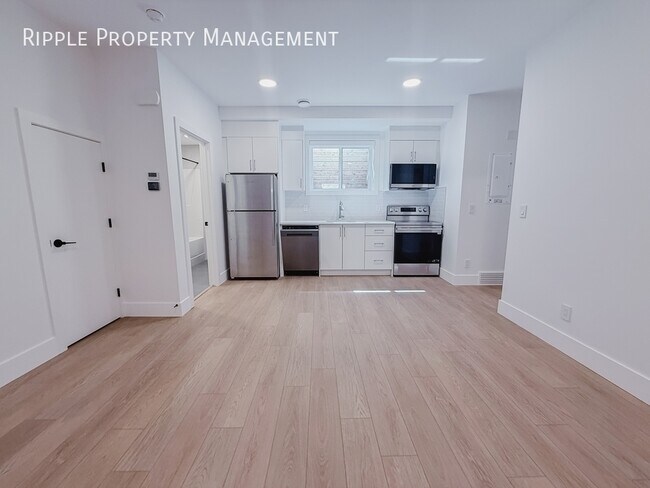 Photo du bâtiment - AMAZING 2 BEDS, 1 BATHS MULTIPLEX | AIR CONDITIONING & WINDOW COVERINGS