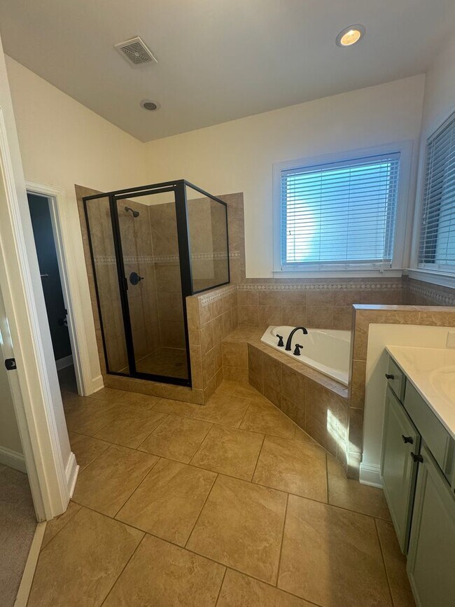 Foto del edificio - Available Now Charming Resort-Style Home f...