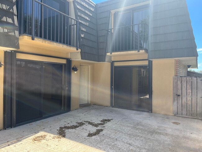 Building Photo - 621 6th Way