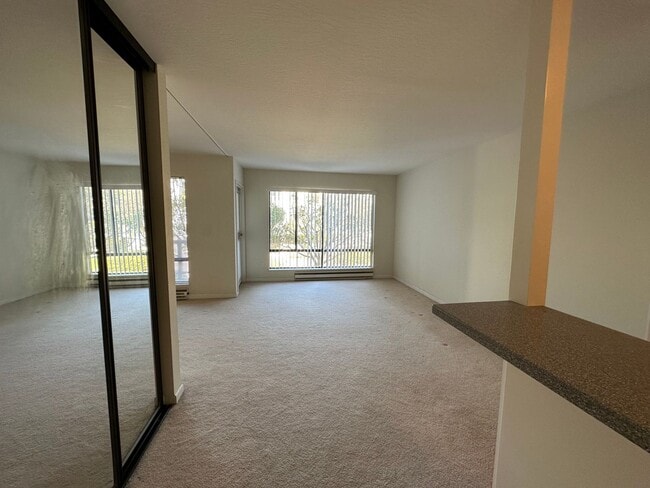 Building Photo - 8 Admiral Dr