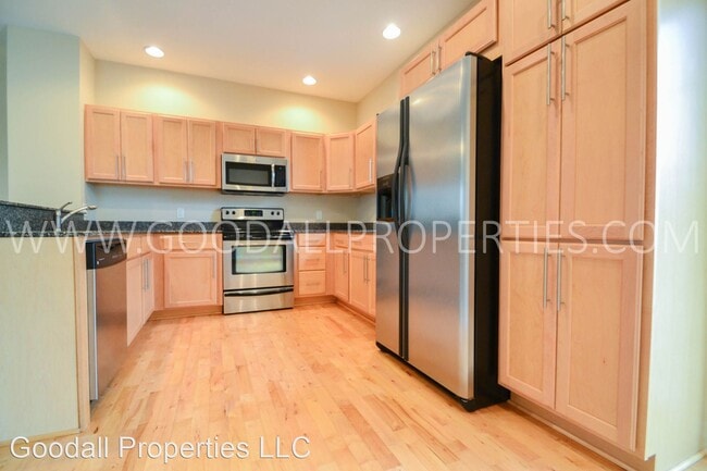 Building Photo - 2 br, 2.5 bath House - 2126 High Street