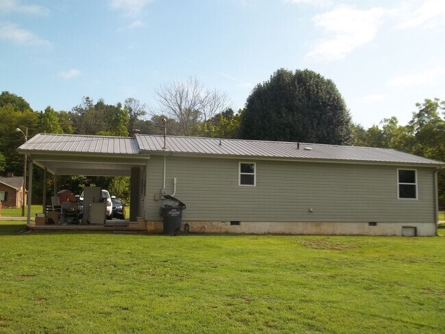 Building Photo - 2025 Diana Rd