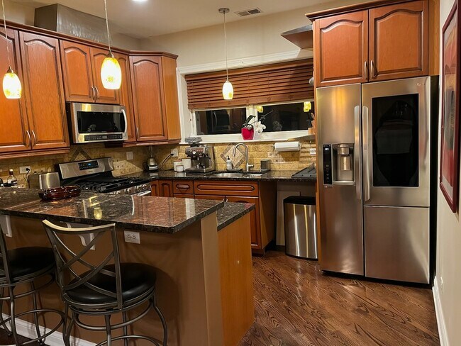 Foto del edificio - 6906 W Medill Ave