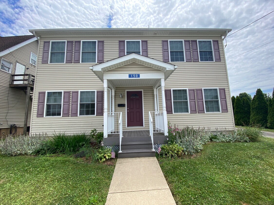 Primary Photo - 150 E 3rd St