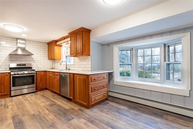 Building Photo - 3 Tappen Dr