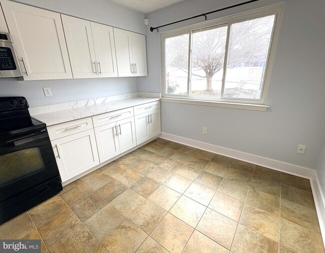 Building Photo - 306 Paddock Dr