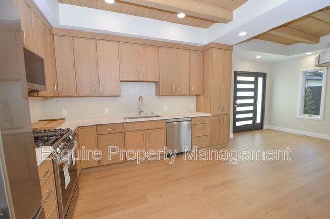 Building Photo - 1154 Essex Way