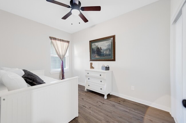 Foto del edificio - 10317 Lake Rd