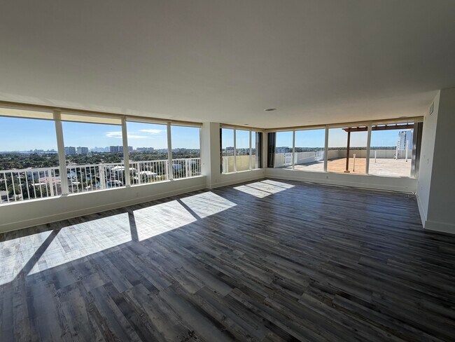 Foto del edificio - 2000 NE 135th St