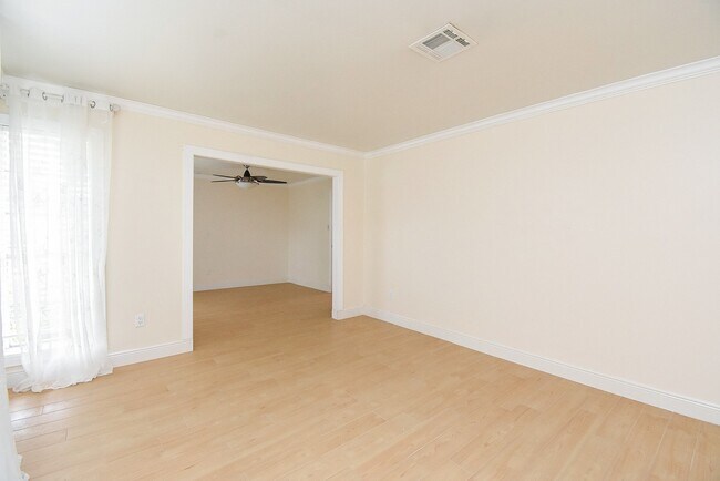 Foto del edificio - 14110 Ella Lee Ln