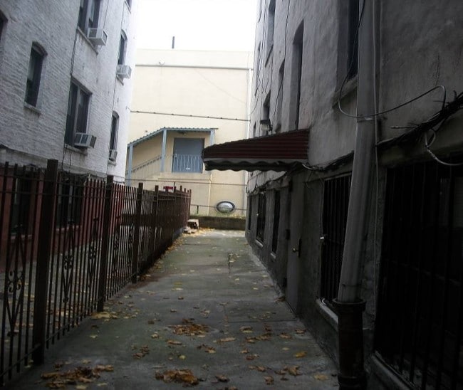 Building Photo - 3942 Barnes Ave
