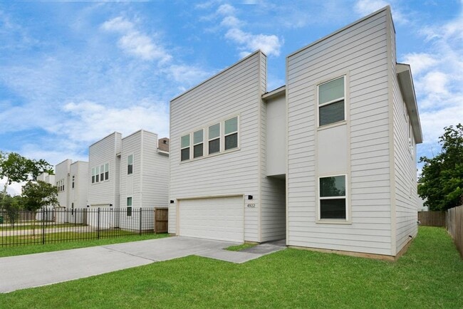 Building Photo - 4922 Paula St