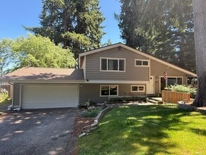 Building Photo - 4460 Fir Dr NE