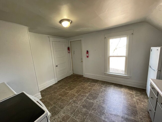 Foto del edificio - 817 Egleston Ave