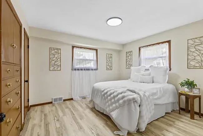 Building Photo - 3833 S 58th St