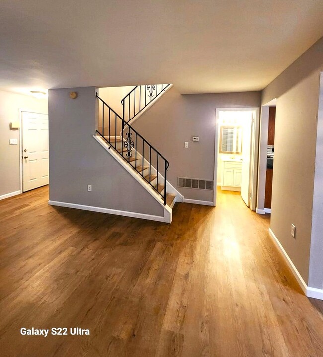 Foto del edificio - Spacious 3 Bedroom 2.5 Bath Townhome for RENT