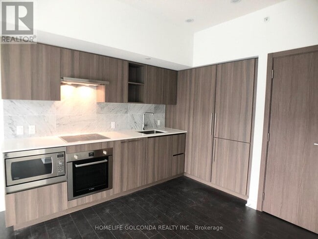Building Photo - 17 Bathurst St