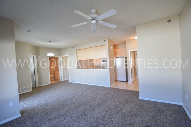 Building Photo - Short Term Lease Available ! 2 Bedroom 2 B...