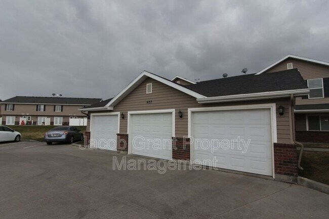 Building Photo - 427 Pheasant Ridge Dr