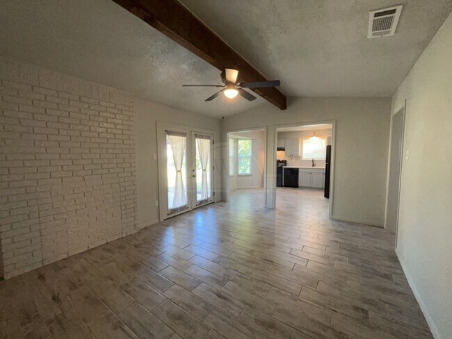 Foto del edificio - 1801 Hammond Dr