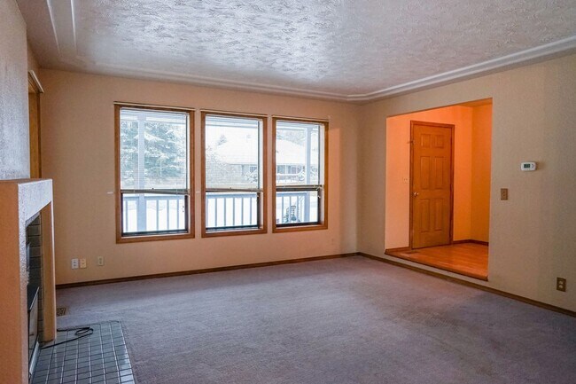 Foto del edificio - Two Story home with Finished basement- Hayden