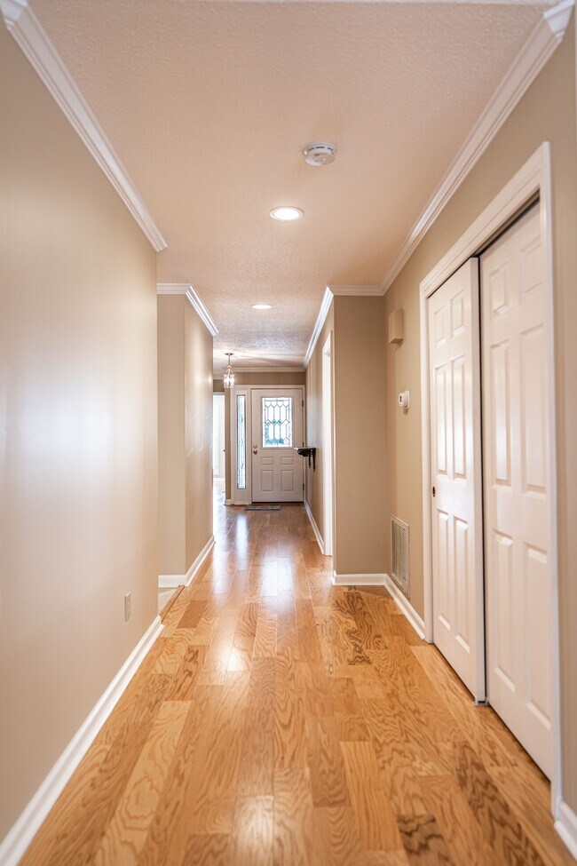 Building Photo - 285 Sugar Gum Ln