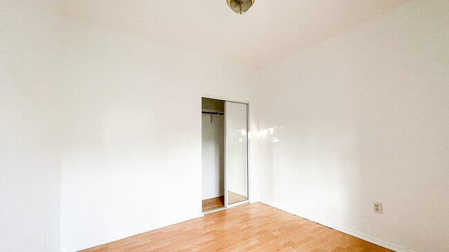 Foto del edificio - 2246 S Bronson Ave