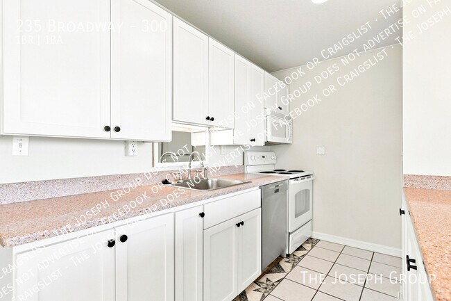Foto del edificio - 235 Broadway-300