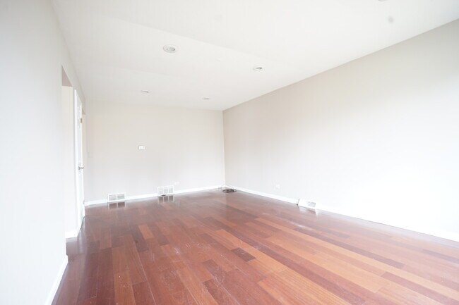 Foto del edificio - 44 N Alfred Ave