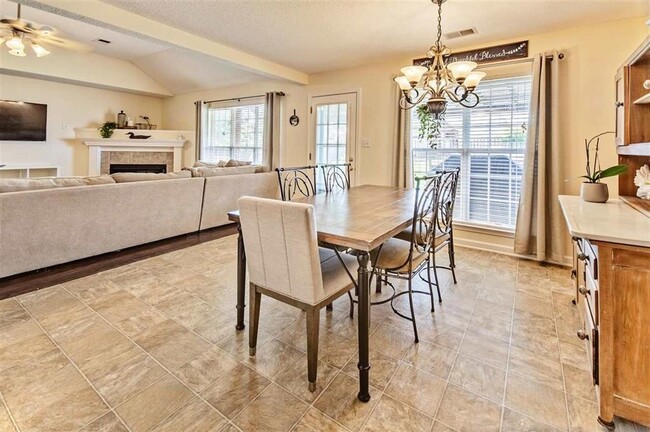 Foto del edificio - 5335 Mahogany Ridge Dr