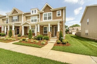 Building Photo - 1221 Riverbrook Dr