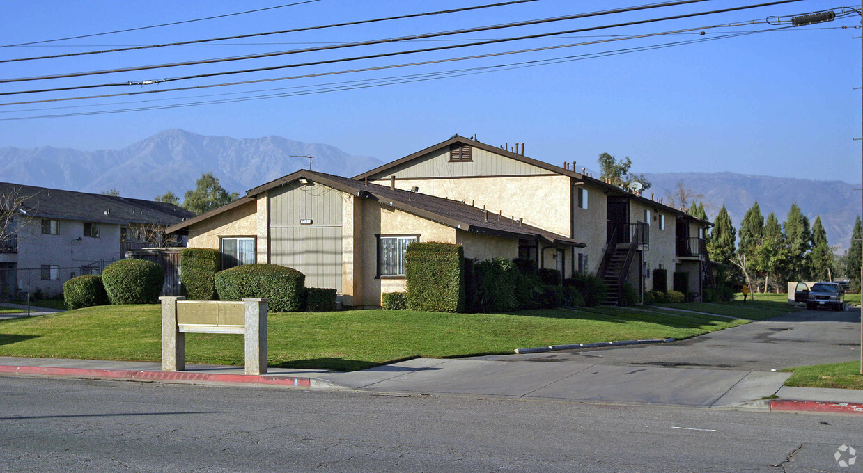 Building Photo - Arrow Garden Apartments