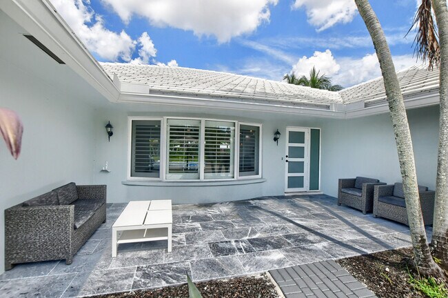 Building Photo - 891 Hickory Terrace
