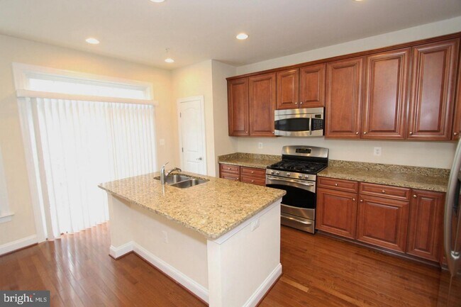 Building Photo - 8043 Reserve Way